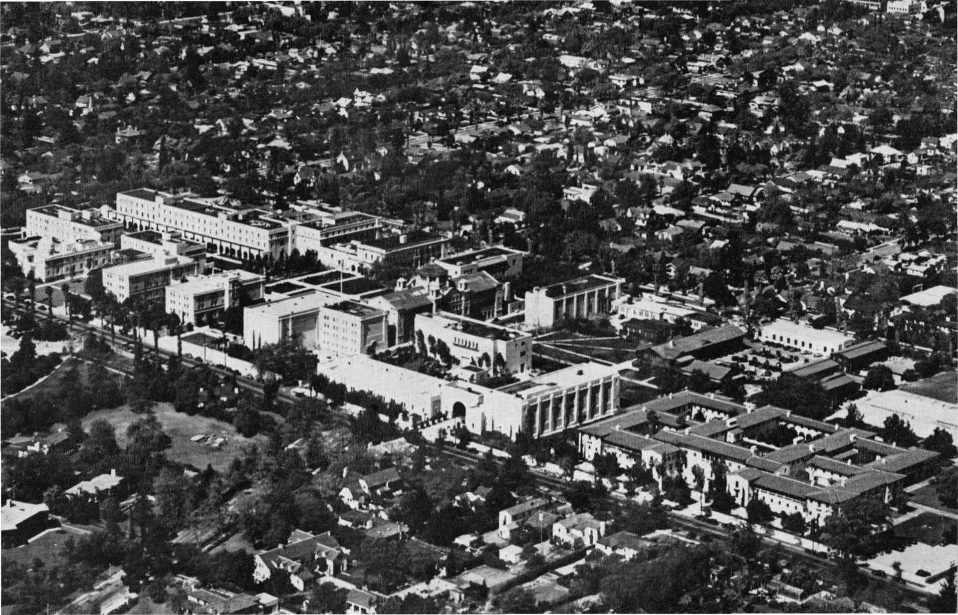 Aerial view of the California Institute of Technology in 1944