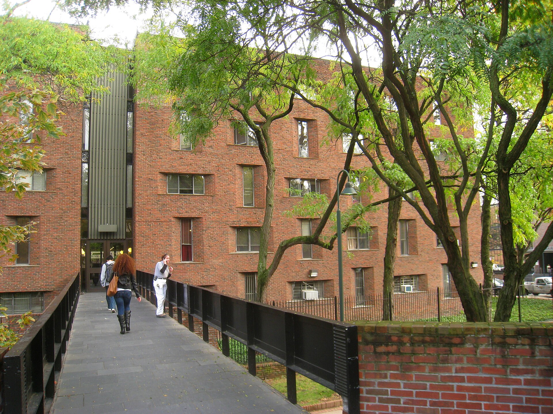 Hill College House, University of Pennsylvania, Philadelphia, Pennsylvania, USA. Eero Saarinen, architect.